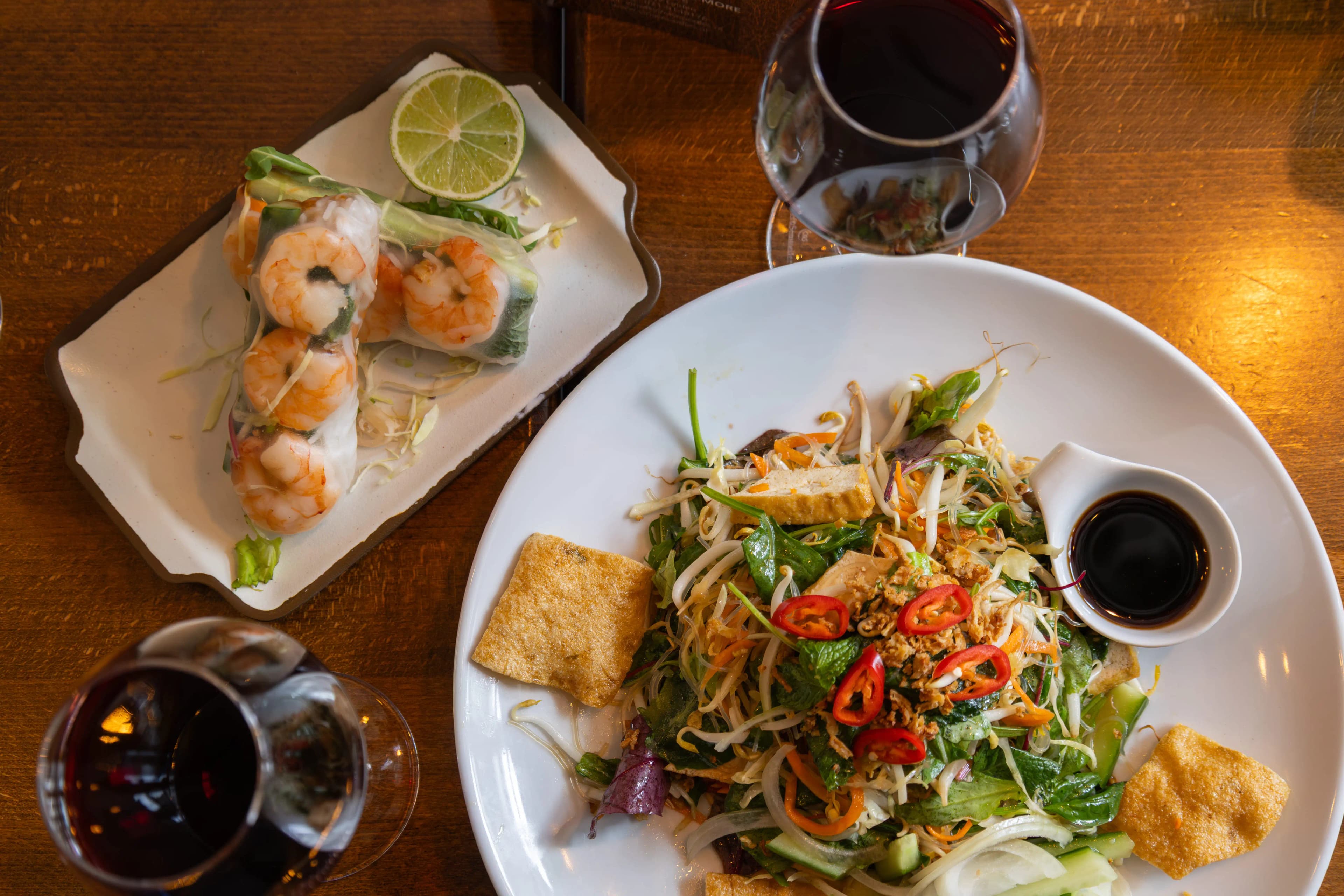 Fresh spring roll with vietnamese salad (nộm)